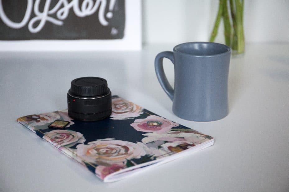 Un objectif d'appareil photo, très utile pour un rédacteur web qui prend ses photos !